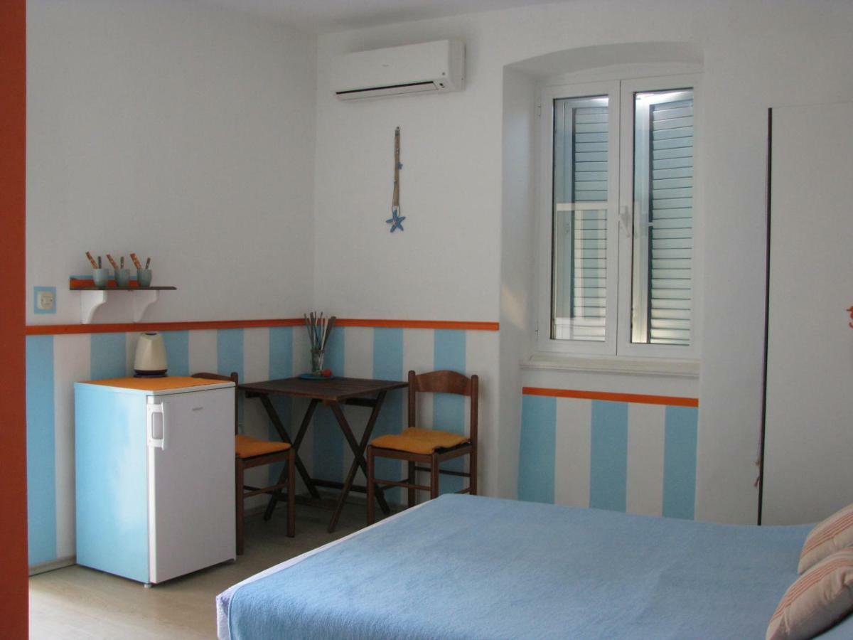Apartments And Room Lemon Vis Buitenkant foto