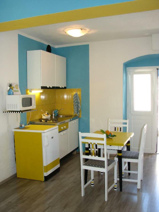 Apartments And Room Lemon Vis Buitenkant foto