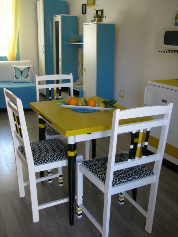 Apartments And Room Lemon Vis Buitenkant foto